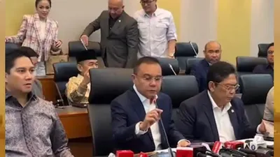 Rapat revisi Undang-Undang (RUU TNI) yang digelar oleh Komisi I DPR RI di Hotel Fairmont, Jakarta, menuai perbincangan hangat.