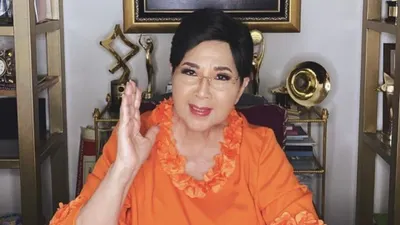 Kabar duka ini disampaikan langsung oleh putri sulungnya, Petty Tunjungsari, yang juga membeberkan kronologi kondisi sang ibu sebelum wafat.
