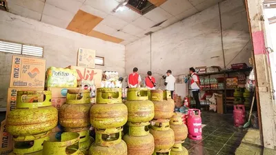 Kebijakan pemerintah terkait distribusi gas elpiji kurang berpihak kepada kebutuhan dan kondisi riil yang terjadi di tengah masyarakat.