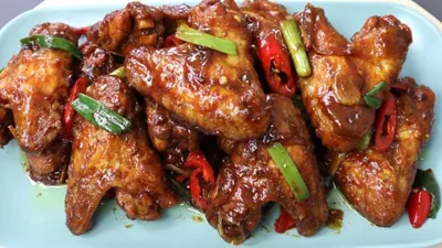 Rekomendasi menu sahur sederhana yang bisa dicoba adalah Ayam Kecap dan Tempe Krispi.