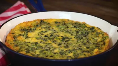 Salah satu rekomendasi menu sahur sederhana yang bisa dicoba adalah omelet bayam.
