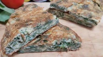 Telur dadar bayam.