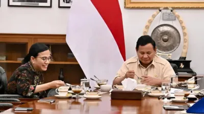 Buka Puasa Bersama Presiden, Menkeu Sri Mulyani&nbsp;Bungkam saat Diminta Konfirmasi Isu Mundur dari Kabinet&nbsp;Merah Putih