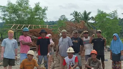 Melalui kerja sama untuk pengelolaan besi tua yang diperoleh dari NHM, kemudian disalurkan ke area kerja CV Berkat Usaha dengan melibatkan tenaga kerja dari masyarakat setempat untuk memotong, merapikan, dan mengelola besi-besi tersebut, kemudian Ayup mampu memberikan peluang bagi masyarakat untuk b