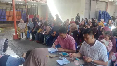 Illustrasi. Desil 1 dan 2 merupakan keluarga yang termasuk dalam 20 persen KPM 