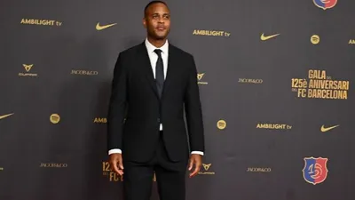 Patrick Kluivert, yang kini berusia 47 tahun ternyata memiliki sejumlah rekam jejak kelam baik dalam kariernya sebagai pemain maupun pelatih