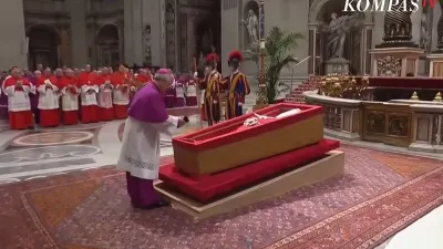 Proses pemakaman Paus Fransiskus menjadi momen penuh makna sekaligus haru bagi umat Katolik di seluruh dunia.