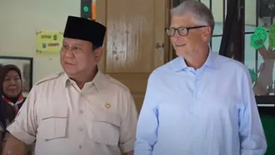 Bill Gates baru-baru ini viral karena meninjau langsung pelaksanaan program Makan Bergizi Gratis (MBG) bersama Presiden Indonesia, Prabowo Subianto, di SDN Jati 03, Pulogadung, Jakarta Timur pada 7 Mei 2025.