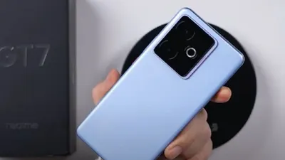 Realme GT7 5G adalah HP flagship killer terbarunya Realme yang dibekali dengan spesifikasi gokil, tetapi harganya masih masuk akal.
