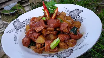 Kentang sosis masak kecap.