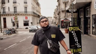 Komika Fico Fahriza disebut melakukan penipuan dengan modus meminjam uang pada beberapa rekan artis yang dikenalnya.
