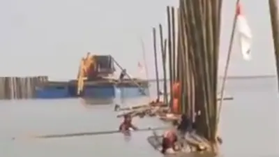 Kepala Desa Kohod Arsin juga menyampaikan permintaan maaf atas munculnya sejumlah nama yang terdata sebagai pemilik sertifikat pagar laut.
