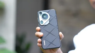 Salah satu fitur paling menonjol dari Huawei P70 Ultra adalah kamera utamanya yang dapat ditarik keluar atau retractable.