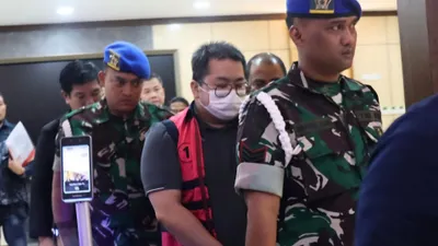 Tersangka BN sebagai Kepala Cabang Bank Jatim Cabang Jakarta Bank memberikan fasilitas kredit piutang kepada tersangka BS dan ADM.