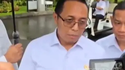 Hasan Nasbi resmi mengundurkan diri dari jabatannya sebagai Kepala Kantor Komunikasi Presiden (PCO) pada 21 April 2025.