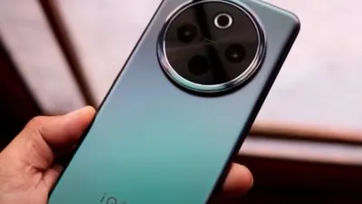 Harga mulai Rp3 juta, iQOO Z10 menawarkan spesifikasi menggoda seperti baterai super jumbo 7.300mAh dan chipset Snapdragon 7 Gen 3.