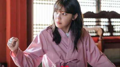 Sooyoung SNSD Dikirim ke Kuil dalam Drakor Secon Shot at Love Episode 3.