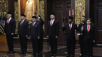 Deodatus Andreas Deddy Cahyadi Sunjoyo, atau yang lebih dikenal dengan Deddy Corbuzier kini resmi menjabat staf khusus Menteri Pertahanan.