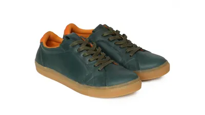Produk sepatu Blankenheim, salah satu UMKM binaan BRI di Kota Bandung.