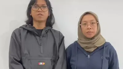 Novi vokalis Sukatani diketahui juga berprofesi sebagai guru di sebuah Sekolah Dasar Islam Terpadu (SDIT) di Banjarnegara Jawa Tengah.