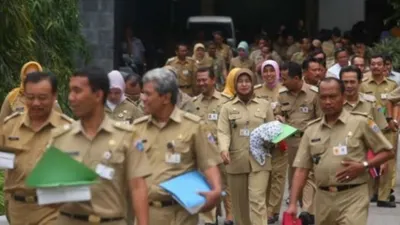 Gaji PNS di tahun 2025 ditetapkan dalam Pegawai Negeri Sipil (PNS) sesuai dengan Peraturan Pemerintah (PP) Nomor 8 Tahun 2024.