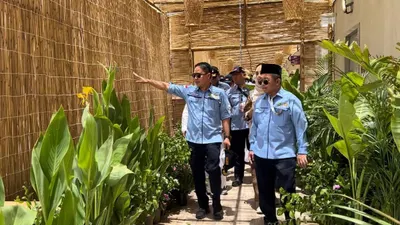 Pengrajin Cianjur Sulap Tenda Haji 2025 di Mina Jadi Saung Sunda yang Estetik!