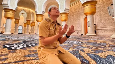 Baru-baru ini konten kreator Bobon Santoso menjadi perbincangan hangat setelah absen salat Ied pada Lebaran perdananya.