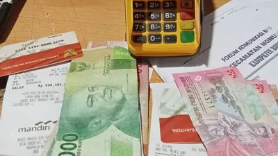Illustrasi. Update Bansos PKH dan BPNT April 2025: Saldo Rp600 Ribu Mulai Masuk ke Kartu KKS Mandiri dan BSI