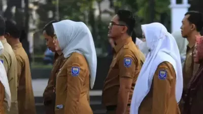 Golongan 1 menerima gaji antara Rp900 ribu hingga Rp2,2 juga, sedangkan untuk golongan 4 mendapat gaji sebesar Rp4,2 juta hingga 4,9 juta.