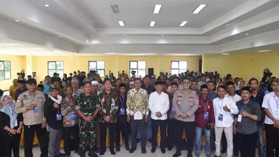 DPR dan BGN Sosialisasi Program Makan Bergizi Gratis di Cikarang Utara