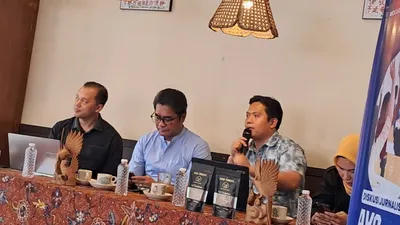 Agar masyarakat tidak terjebak dengan penggunaan dana pinjaman untuk kebutuhan konsumtif, AyoGarut.com menggelar diskusi literasi keuangan bertajuk 