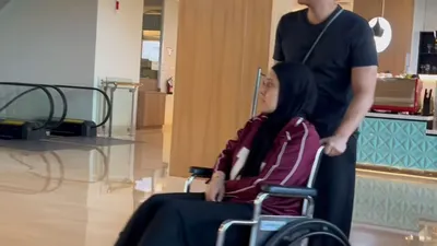 Fairuz A Rafiq Kena Musibah Terinjak Sapi 1,2 Ton, Alami Memar dan Terpaksa Pakai Kursi Roda