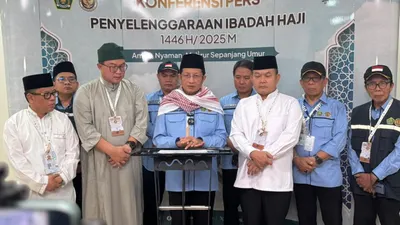 Pelepasan kloter perdana jemaah Indonesia ini, secara resmi dilakukan oleh Menteri Agama RI, Nasaruddin Umar yang bertindak juga sebagai Amirul Hajj. 