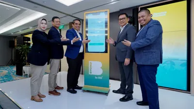 Peluncuran fitur pembelian paket umrah travel pada BYOND by BSI oleh SEVP Funding &amp; Transaction BSI Ida Triana Widowati, SEVP Digital Banking BSI Saut Parulian Saragih, Direktur Sales &amp; Distribution BSI Anton Sukarna, Direktur Retail Banking BSI Kemas Erwan Husainy dan Ketua Umum AMPHURI Firman M Nu