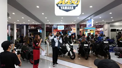 NMAX, Grand Filano, dan GEAR ULTIMA jadi primadona booth Yamaha di Jakarta Fair 2025, bukti tingginya antusiasme konsumen.