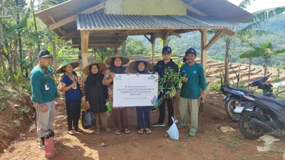 Program ini juga dirancang untuk mendukung pengembangan budidaya lebah tanpa sengat sebagai sumber penghasilan tambahan bagi masyarakat.