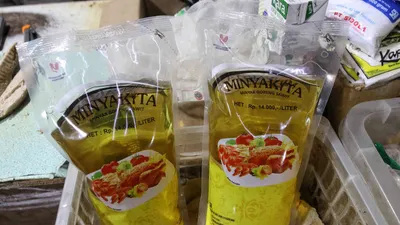 Aksi &quot;sunat&quot; Minyakita mencuat. Sejumlah perusahaan diketahui mengurangi isi kemasan yang seharusnya 1 liter menjadi hanya 750-800 ml.