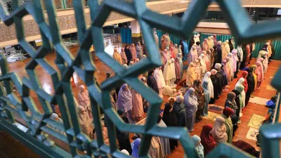 Menjelang akhir bulan Ramadhan, ada satu malam yang sangat istimewa dan penuh keberkahan, yaitu malam Lailatul Qadar. 