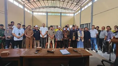 Sosialisasi ini untuk mengantisipasi dampak pekerjaan pengelolaan quarry Gunung Karang yang akan dilakukan penambangan sumber material.
