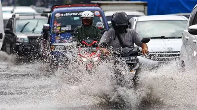 Banjir Rob Kepung Jakarta Utara! Warga Muara Angke Minta Perbaikan Tanggul!