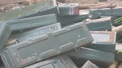 Ditemukan puluhan box yang diduga tempat penyimpanan amunisi di rumah salah satu korban ledakan amunisi di Garut, Jawa Barat.