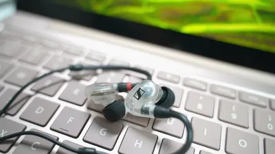 Mampu Membuat Kendala Bahasa Hilang dari Kepala, Inilah Lima Jenis Perangkat Earbud Translator Paling Banyak Dicari!