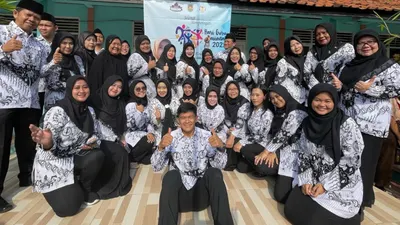Berdasarkan informasi yang beredar, para perseta PPG harus merupakan lulusan S1 atau setidaknya D4, bukan SMA sederajat.