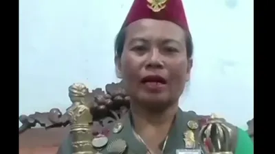 Di tengah berbagai polemik dan persoalan politik, warganet kembali dibuat heboh dengan munculnya Ratu Sedunia yang dianggap menggelitik.
