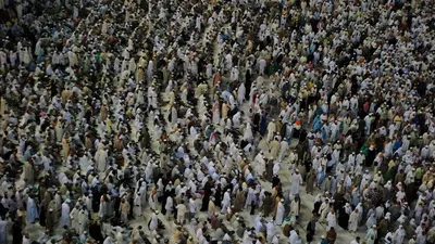 Salah satu revisi undang-undang yang harus segara disahkan ialah revisi dari Undang-Undang Penyelenggara Haji dan Umrah yang menjamin perlindungan kepada hak para jemaah. 