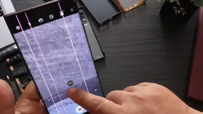 Jengkel karena Layar Smartphone Mendadak Bergaris atau Green Line? Ternyata Ini Penyebabnya!