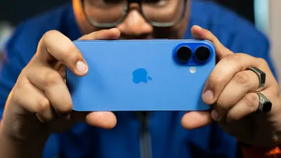 iPhone 16.