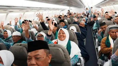 Sebanyak 81.632 Jemaah Haji Indonesia Tiba di Tanah Suci, Disambut PPIH Arab Saudi dengan Lantunan Shalawat dan Bunga Mawar