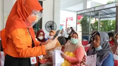 Karena sudah mendekati tanggal pencairan, tidak heran apabila sudah banyak KPM yang penasaran dengan jadwal pencairan bantuan PKH maupun BPNT.