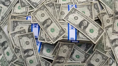 Pengguna internet di Indonesia dikejutkan oleh tampilan nilai tukar rupiah terhadap dollar Amerika Serikat di mesin pencari Google Search.